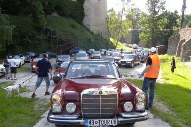 Mercedes Benz Tour