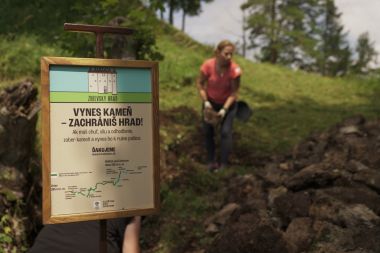 Prednáška o archeologickom výskume na hrade Zniev